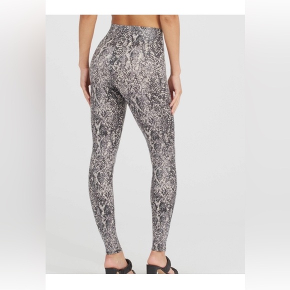 SPANX Snakeskin Print Leggings Size LG EUC - Picture 2 of 12